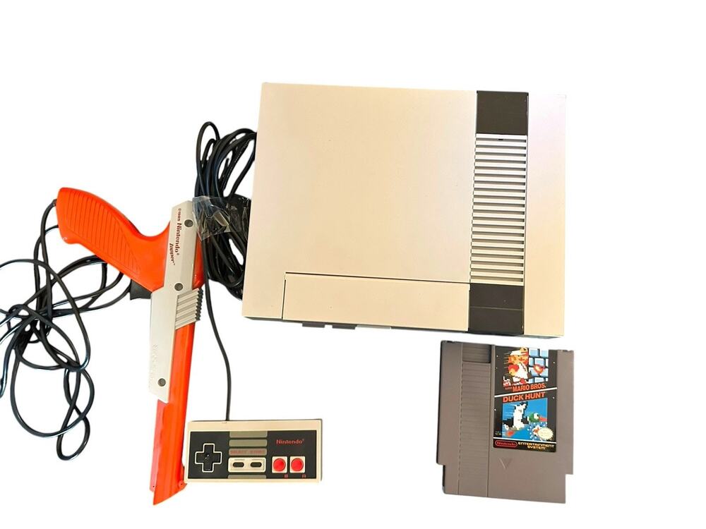 1985 Nintendo NES Console Mario/Duck Hunt Controller & Zapper Gun Working Clean